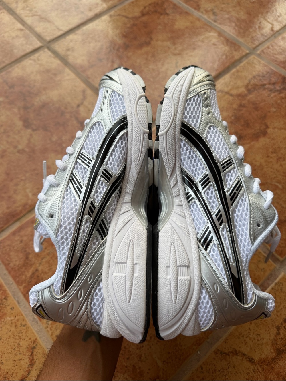 Size 7 Men’s And Women’s 8.5 - Asics Gel Kayano 14 Yellow - Picture 4 of 7